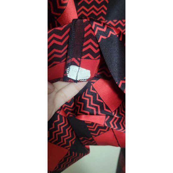 80/90s St. John Bow Neck Red Black Geometric Pattern Silk Work Retro Blouse Sz 6 - Picture 11 of 13